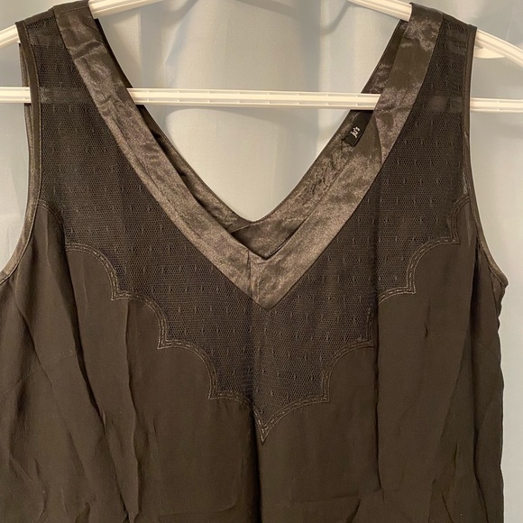 Black V shaped tank dresses - Picture 2 of 6